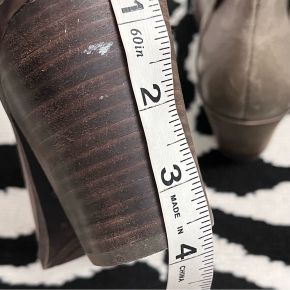 Lucky Brand Eesa Slip-On Brindle Cody Taupe Leather Ankle Boots Size 9.5 - Picture 9 of 9